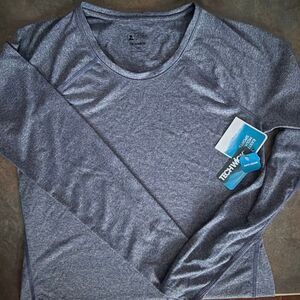 EMS Techwick Essence Long Sleeve Woman’s Small Shirt Purple Anti Odor